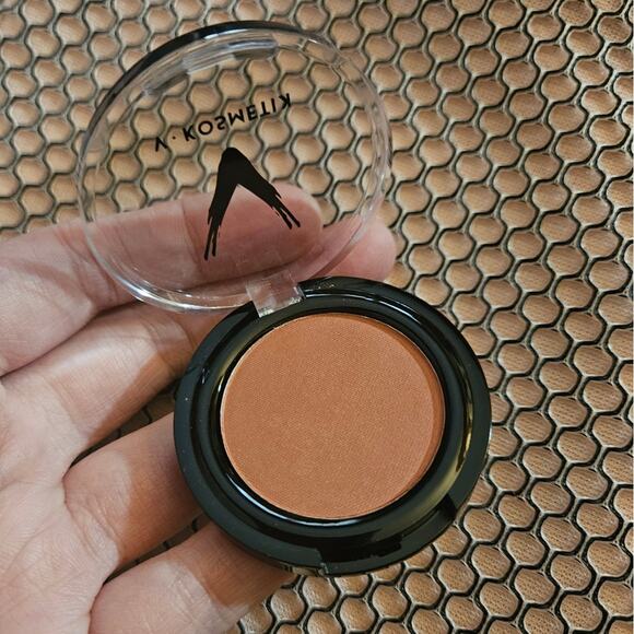 V Kosmetik Natural Kiss Blusher Blush ~ NEW - Picture 3 of 6